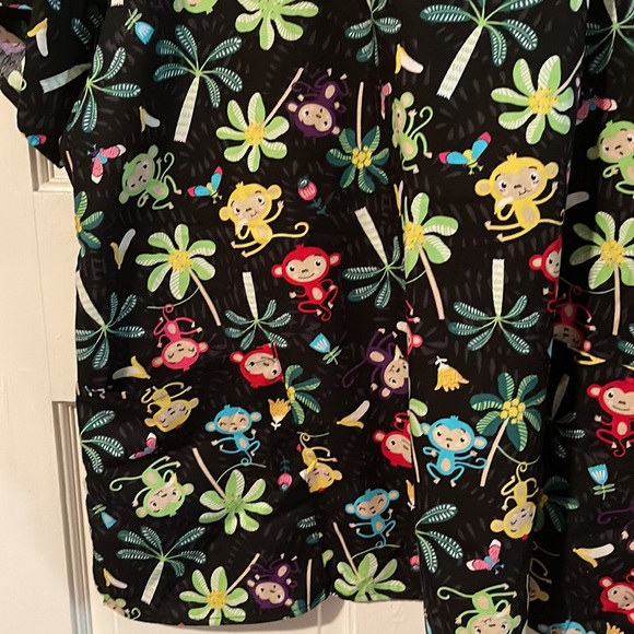 Monkey scrub top 🙉 - Picture 2 of 5